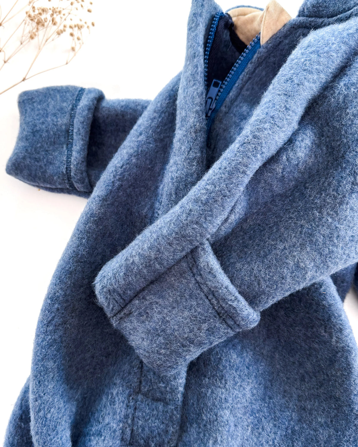 Sofortkauf: Wollfleece-Overall in Jeansblau mit Umschlagbündchen, Gr. 62/68