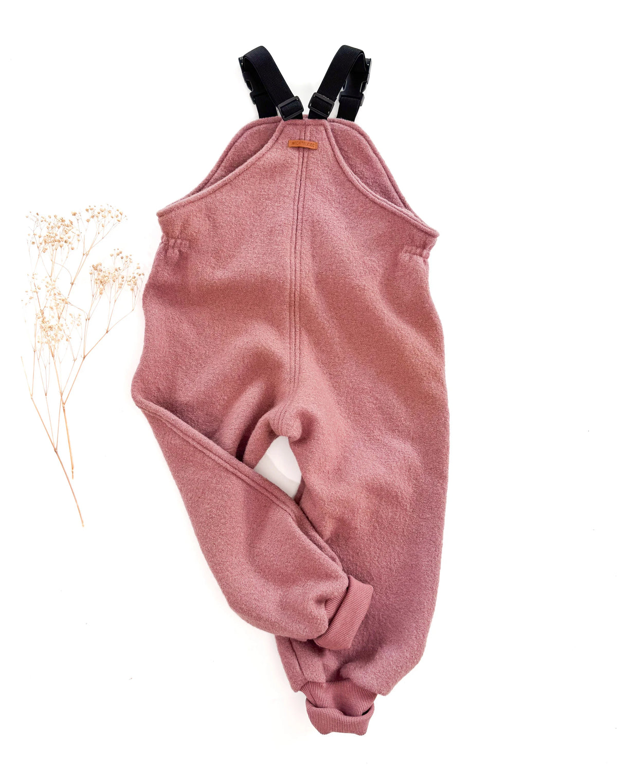 Sofortkauf: Walk-Latzhose mit Tasche in Altrosa, Gr. 104/110