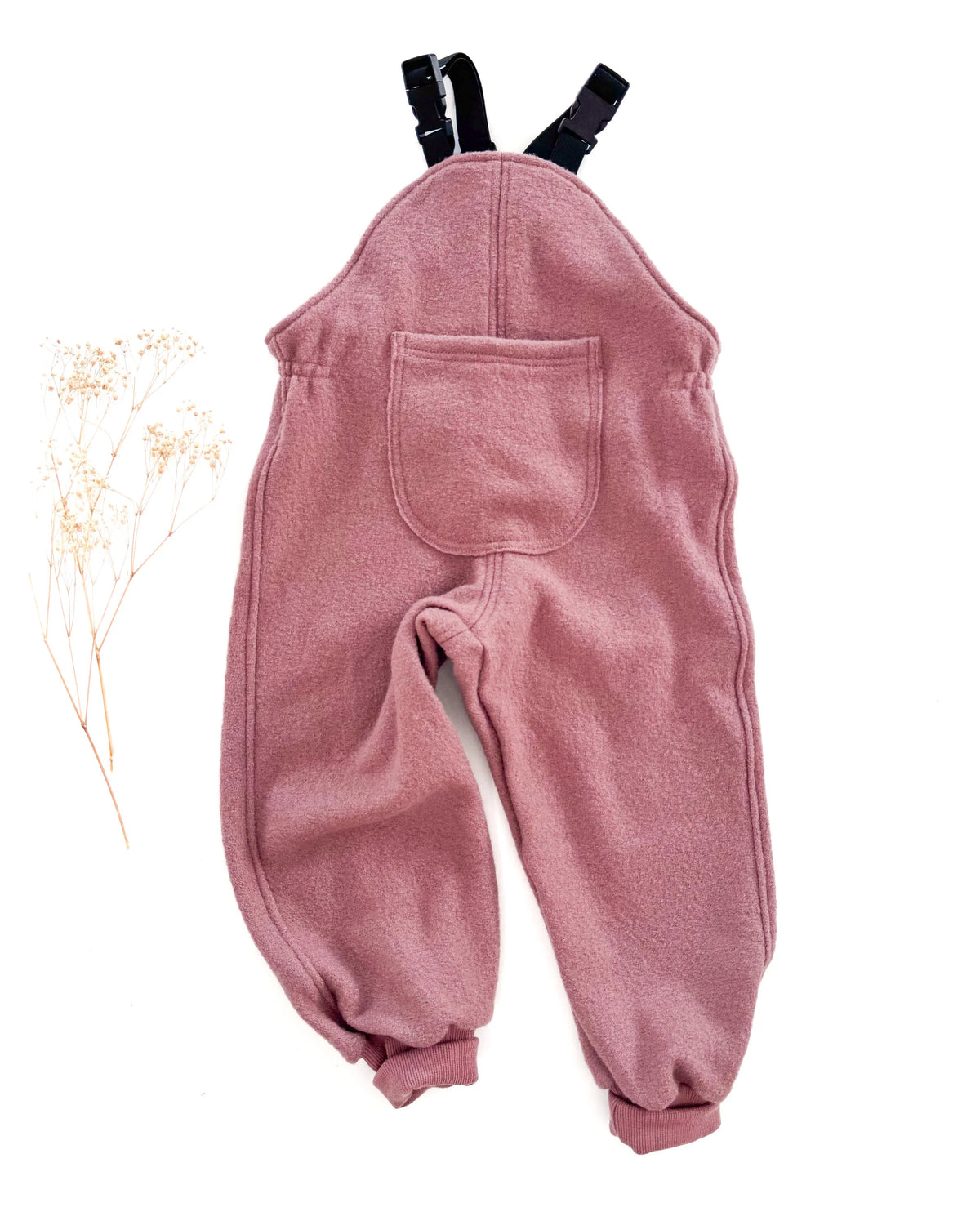 Sofortkauf: Walk-Latzhose mit Tasche in Altrosa, Gr. 104/110