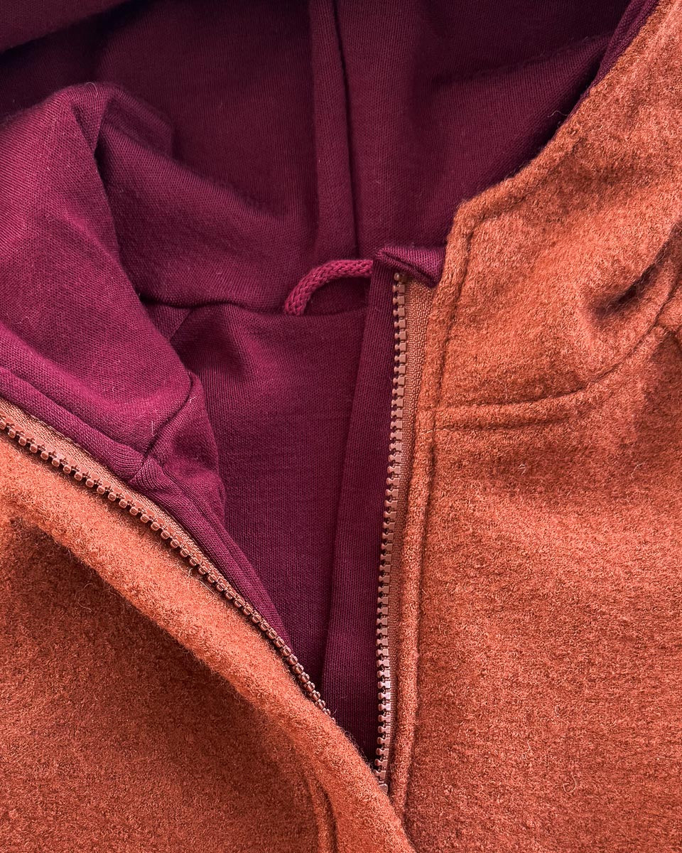Sofortkauf: Walkjacke mit Reißverschluss in Rost und Wolljersey-Futter Beere, Gr. 92/98
