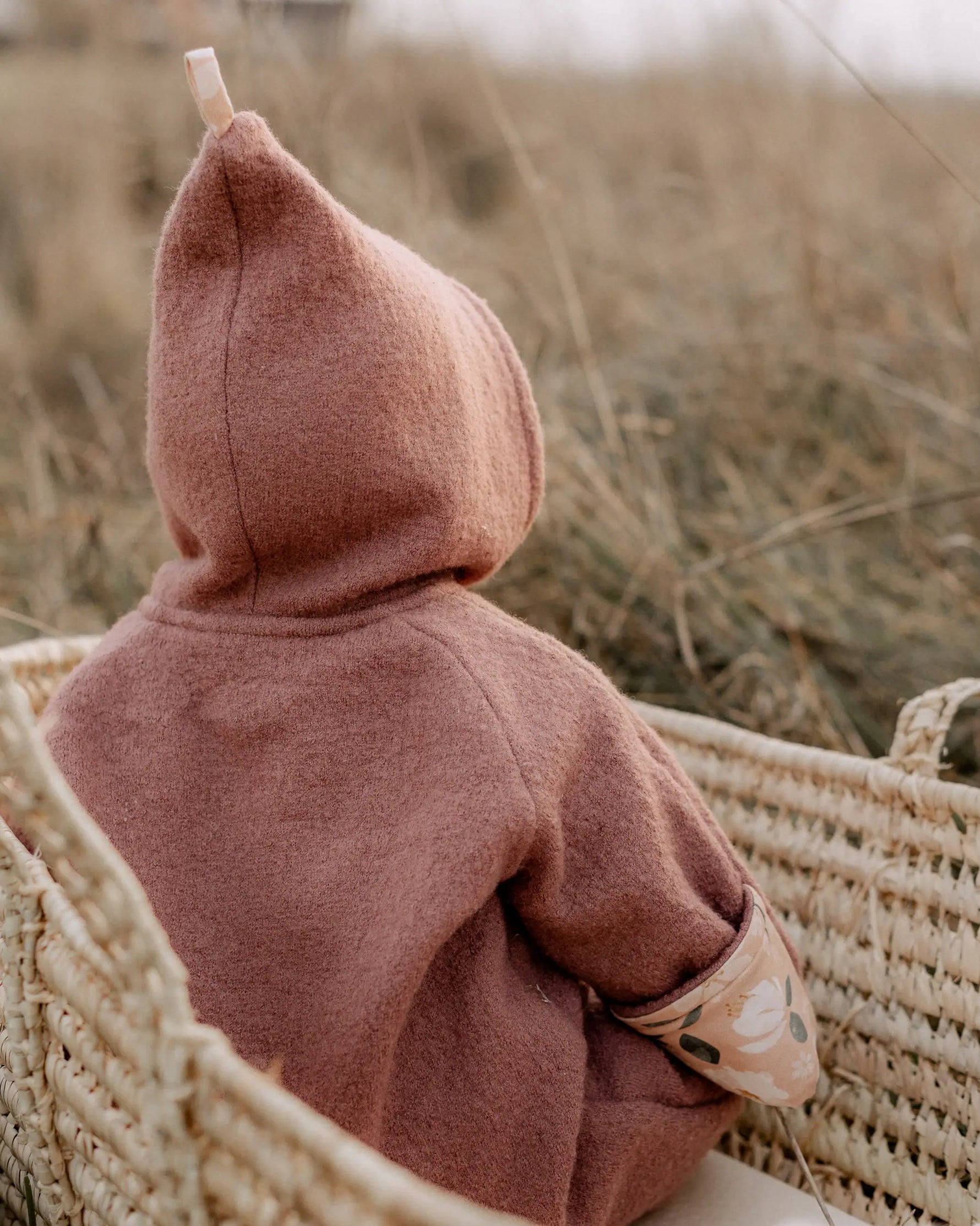Baby Winteroverall aus Schurwolle mit Umschlägen, schützt zuverlässig vor Kälte und Wind