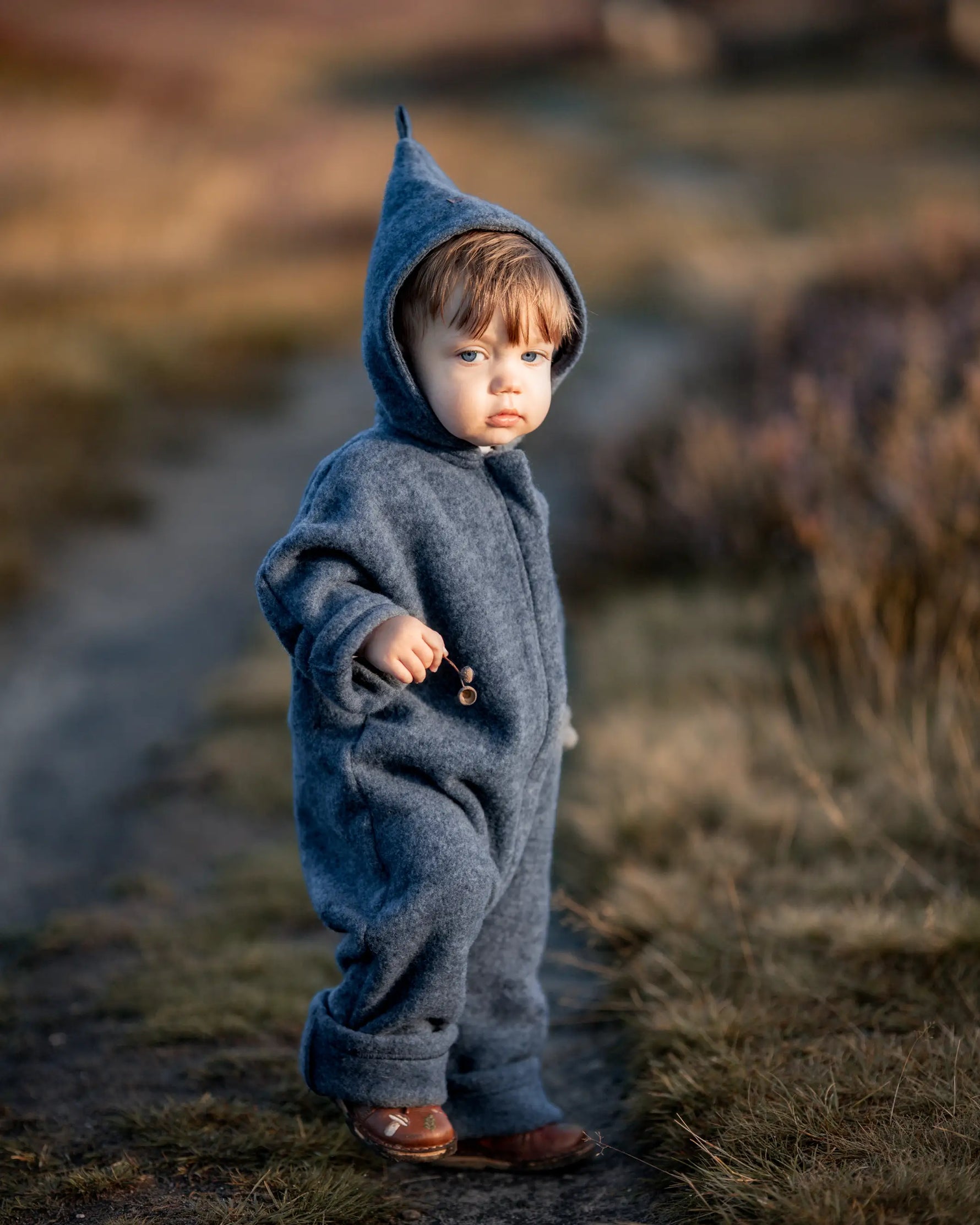 Wollfleece Overall aus merino wolle für Kinder und babys. Für Natur, Outdoor, herbst, winter und frühling