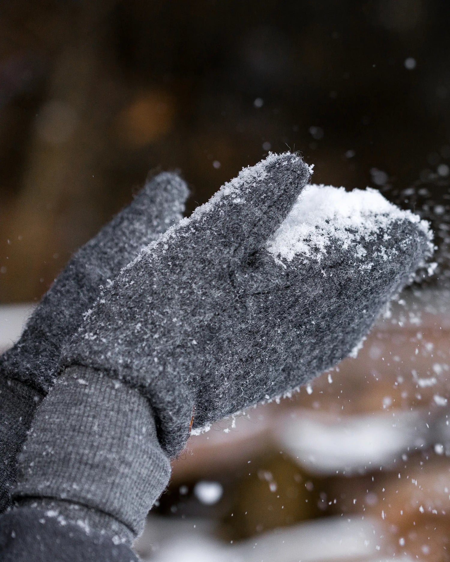 Damen wollwalk handschuhe ungefüttert oder mit weichem baumwollfleece gefüttert (100% baumwolle). Ein Wollwalk Handschuh als Fäustling für Mama und Kind aus weicher Schurwolle oder Merinowolle. Weich, wärmend, robust und angenehm zu tragen