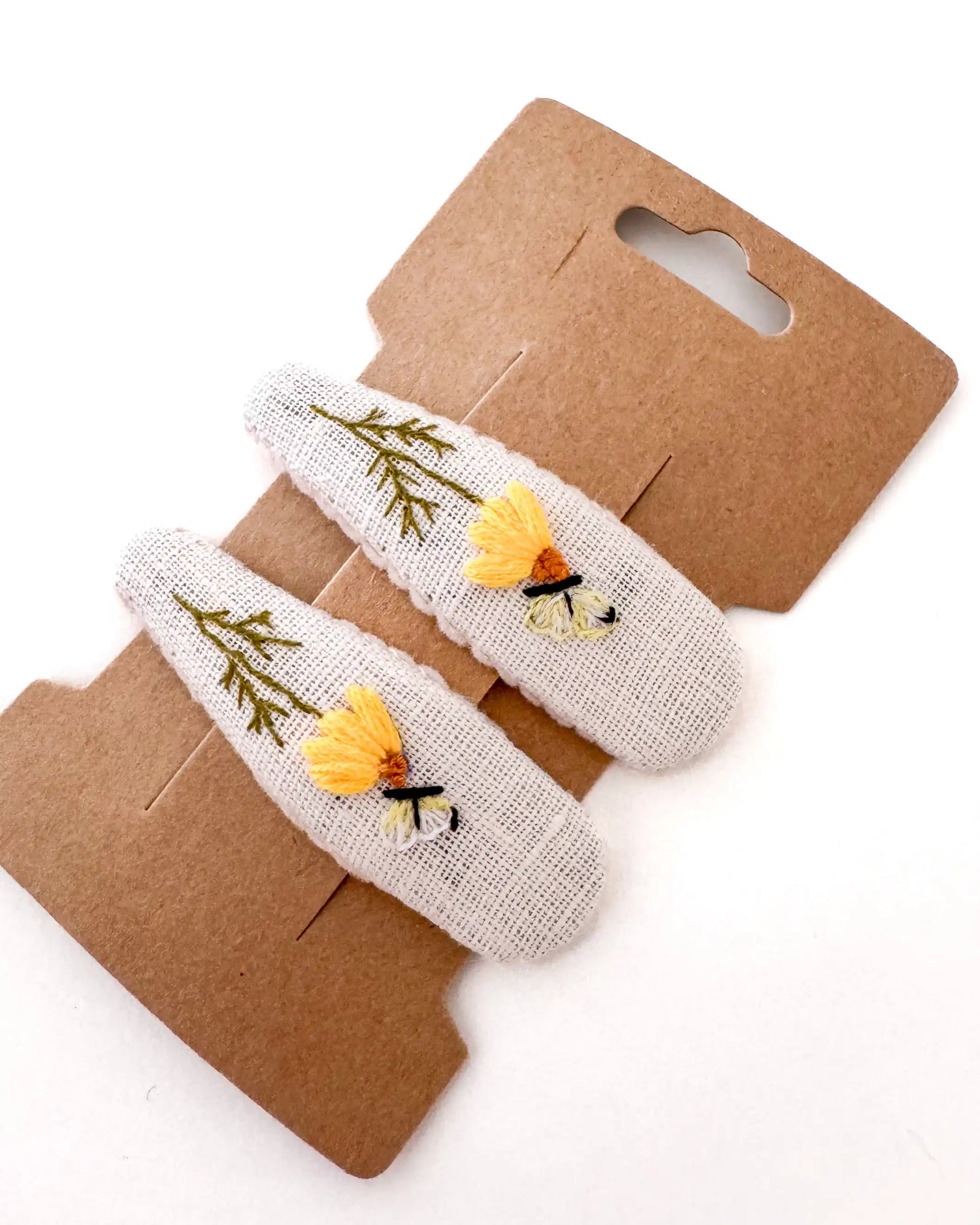 handbestickte Haarspangen 2er-Set – Wollweiß "Schmetterling"