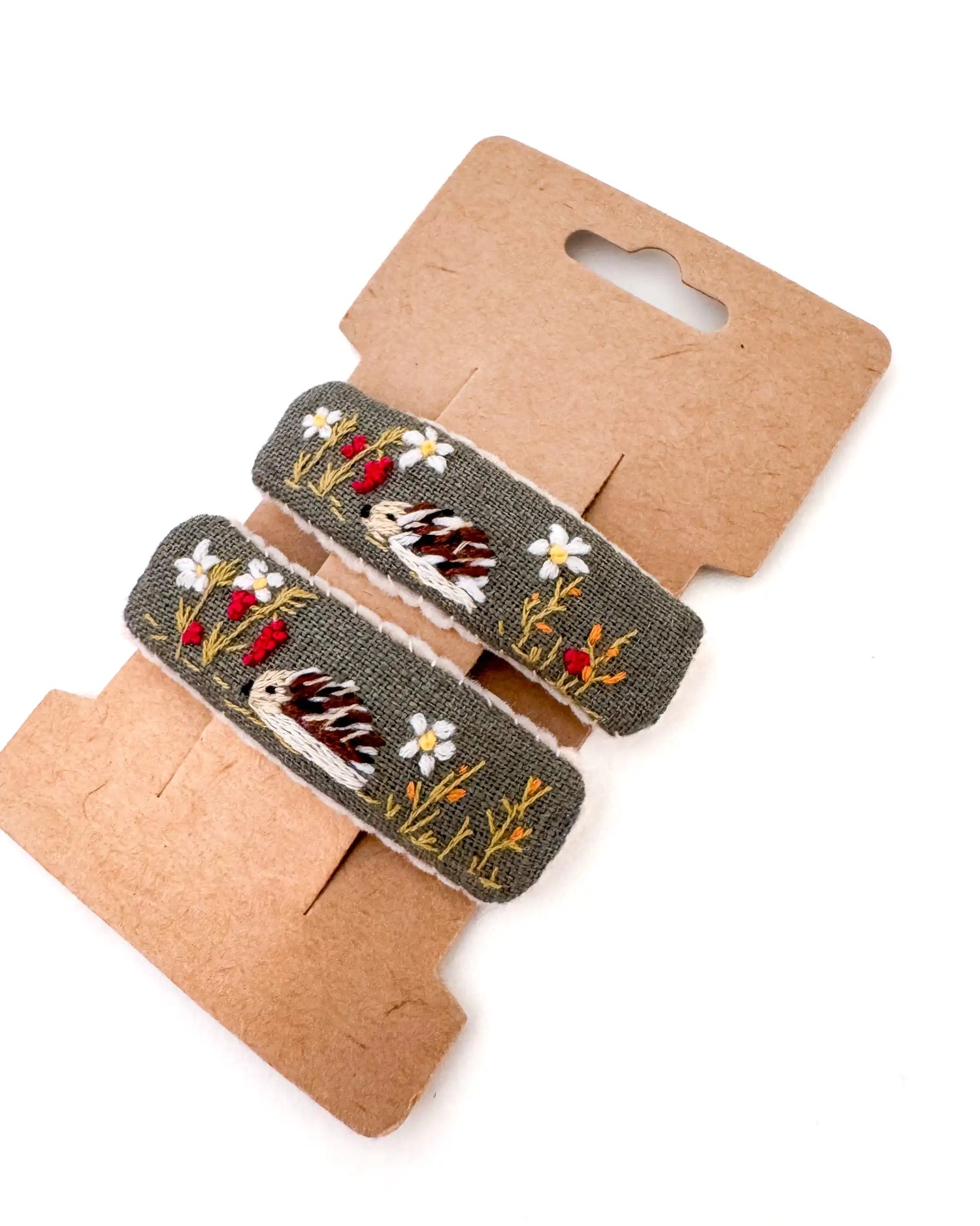 handbestickte Haarspangen 2er-Set – Olive "Igelchen"