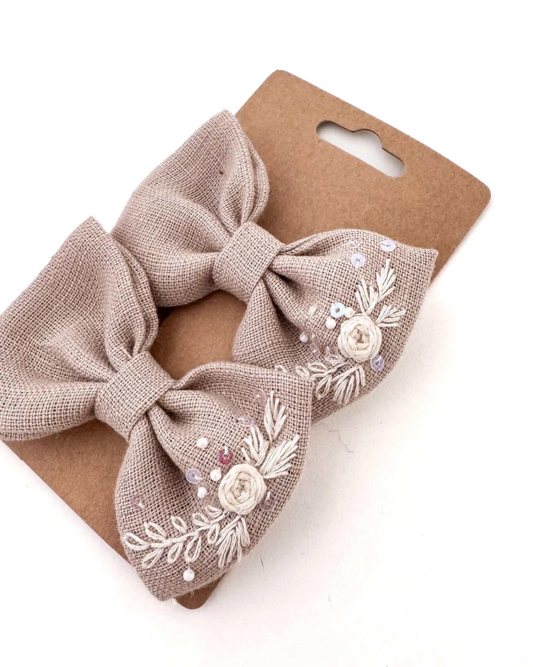 handbestickte Haarschleifen Kinder aus 100% Leinen für Hochzeit, Taufe, EInschulung, Geburtstag oder als kleine Geschenkidee für Mädchen