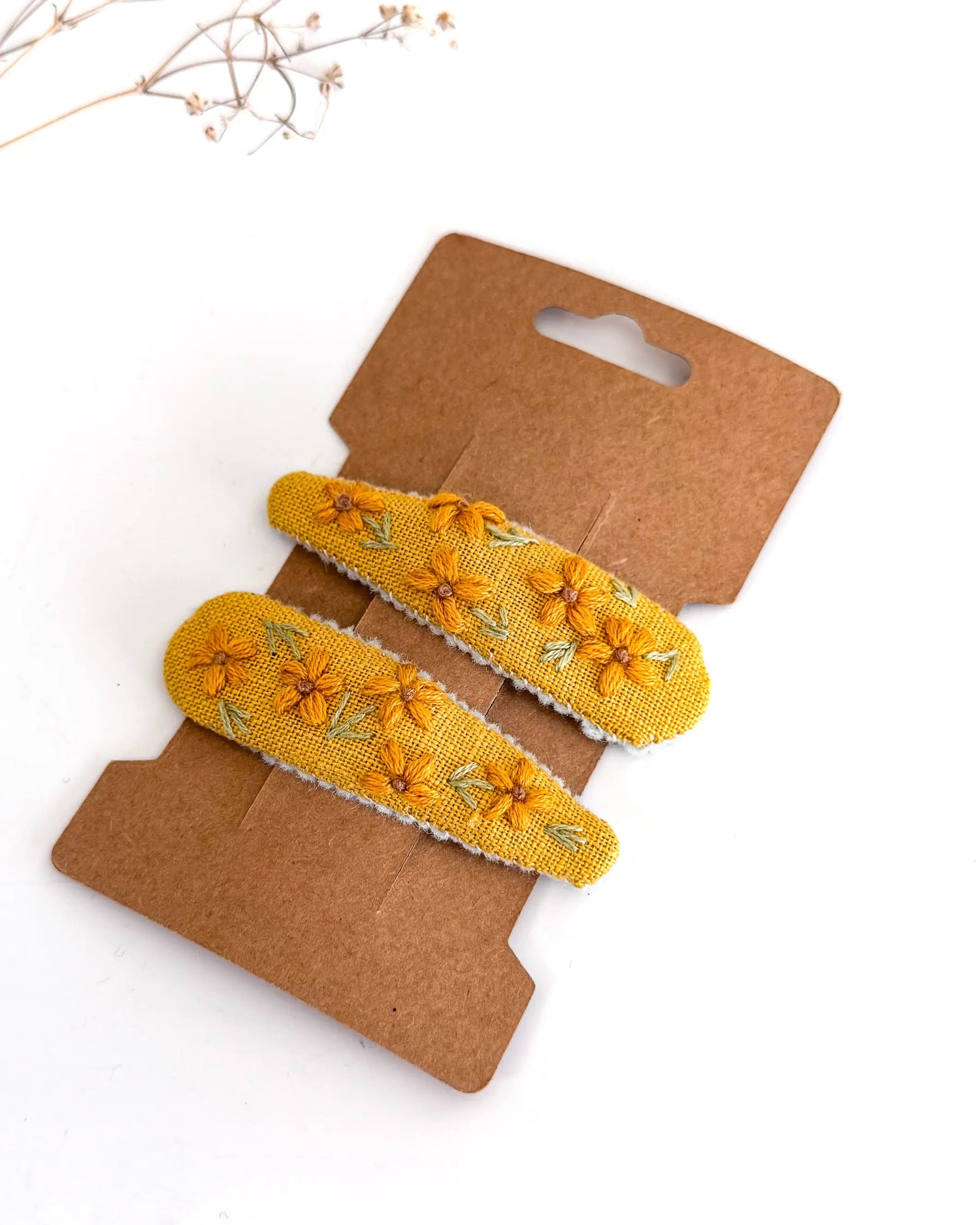handbestickte Haarspangen 2er-Set – Senf "Blümchen"