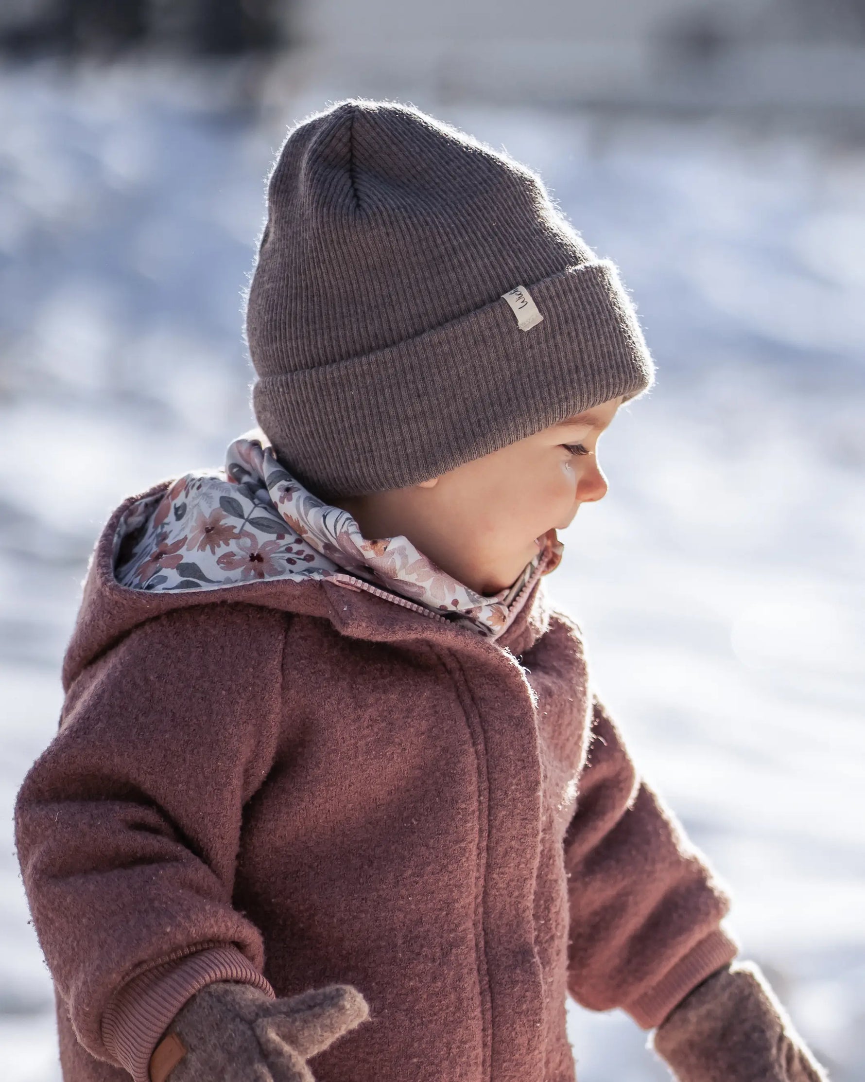 Lässige Kinder Beanie aus Merinowolle, doppellagig gestrickt, hält warm ohne Schwitzen und schützt bei Wind und leichtem Regen.