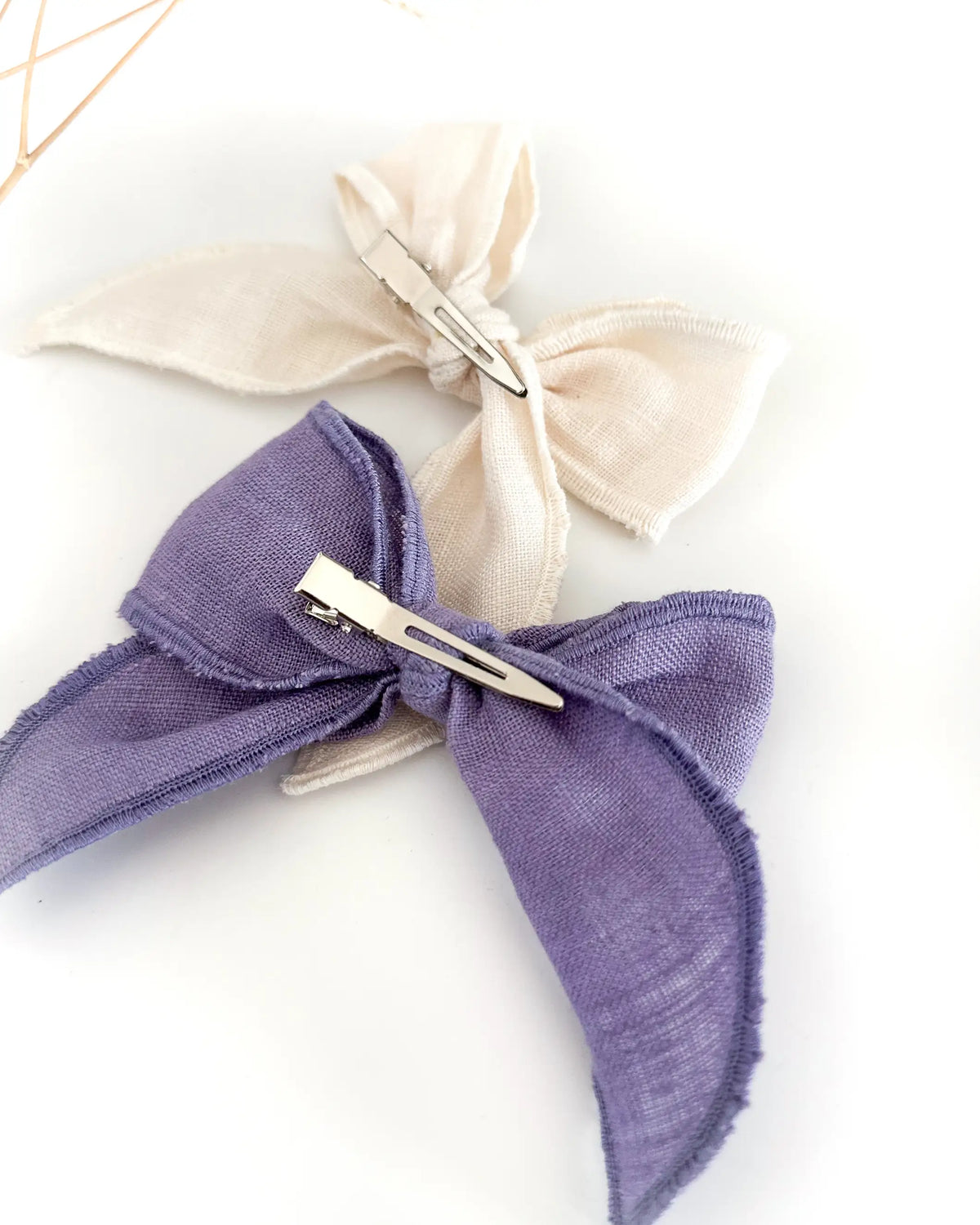 Haarclip Mädchen Leinen, nachhaltig und angenehm zu tragen, ideal für feines Kinderhaar. Die Kinder Haarspange ist ideal als Accessoire für festliche Anlässe oder als Geschenk für Mädchen zum Geburtstag, zu Ostern oder zu Weihnachten