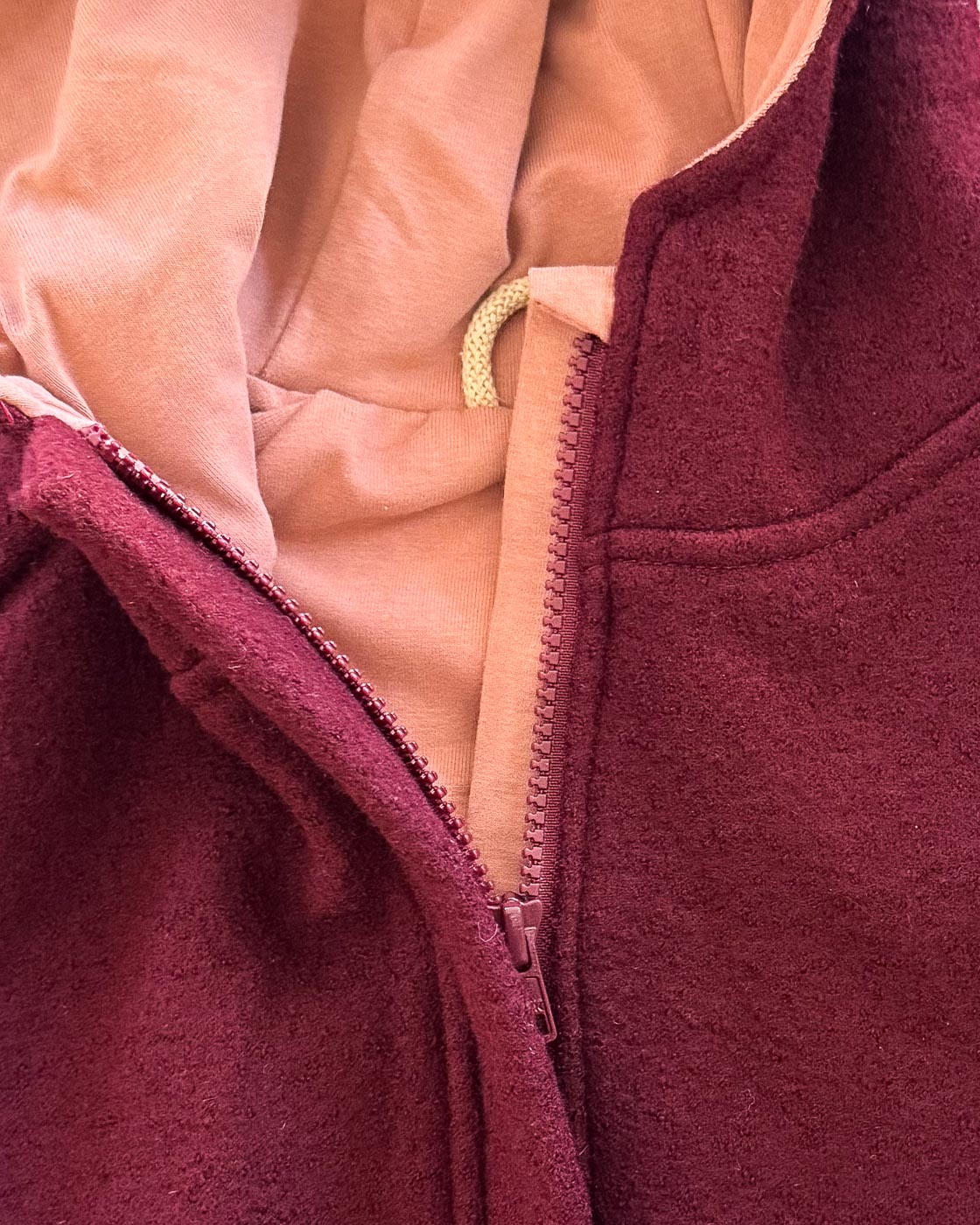Sofortkauf: Merino-Walkjacke mit Reißverschluss und Bärenohren in Beere/Altrosa, Gr. 86/92