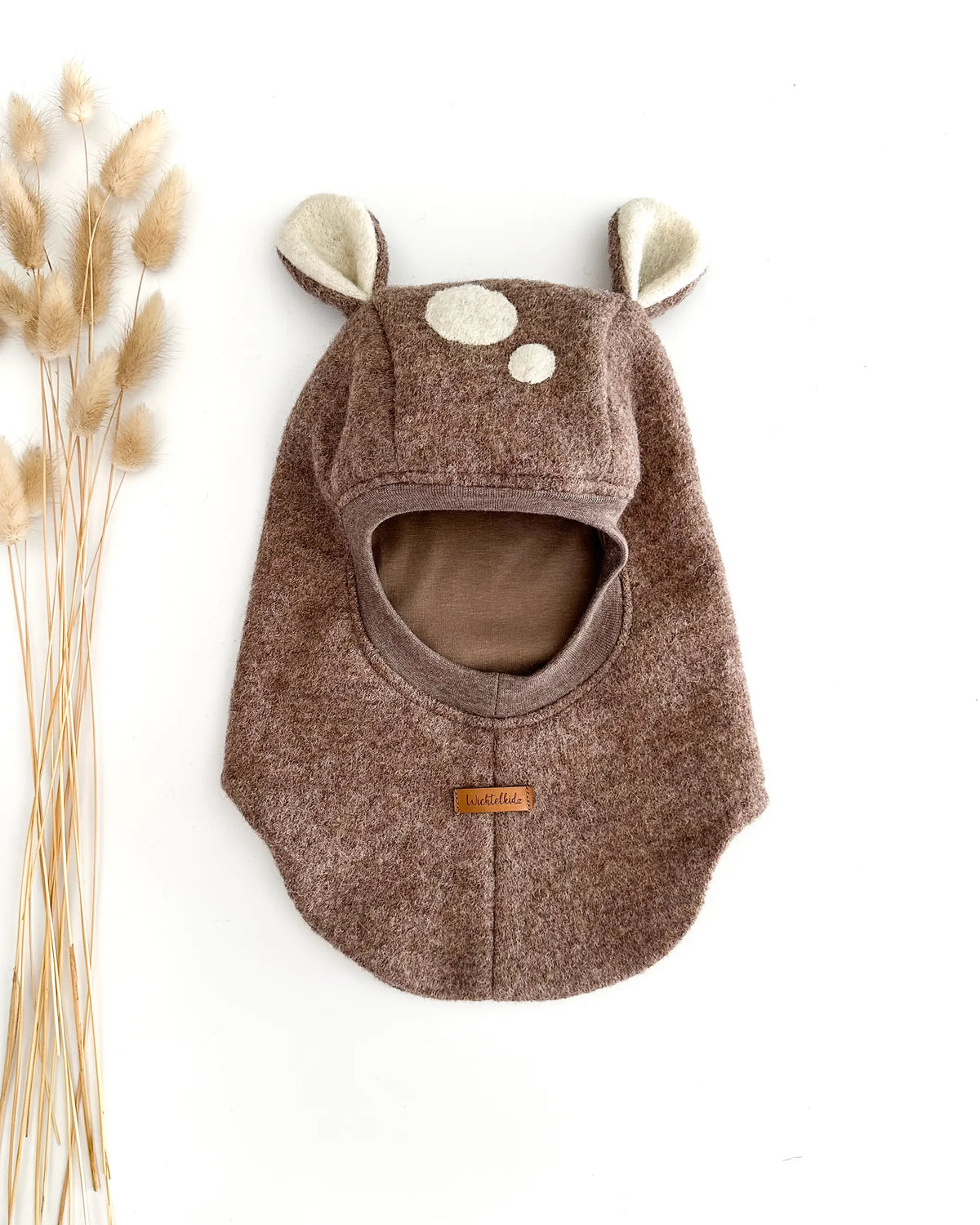 Unsere Schlupfmützen bzw Schalmützen aus wollwalk für babys und kinder schützen kopf, hals und Ohren perfekt vor Kälte und Wind. Mit den süßen Ohren als Reh, Fuchs oder Bären-Mütze