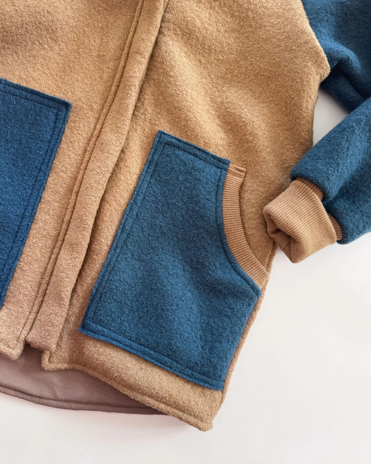 Sofortkauf: Colorblock Walkjacke in Camel/Rauchblau/Schlamm, Gr. 122/128