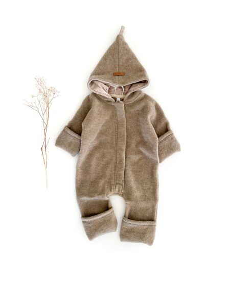 Baby Wollfleece Overall aus Bio Merinowolle - temperaturausgleichender Fleece Anzug mit Reißverschluss in Beige